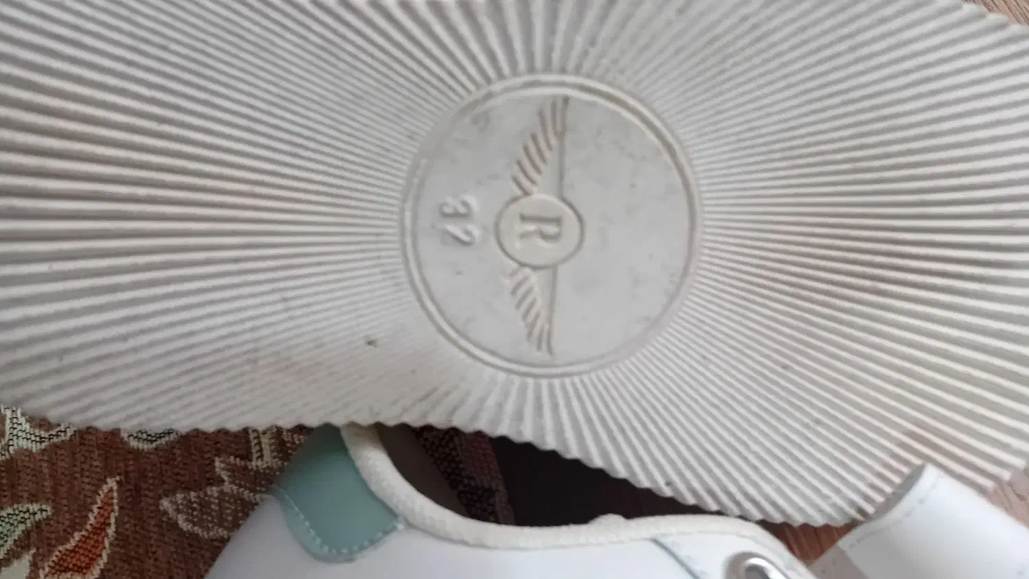 کتونی بچگانه|کفش و لباس بچه|رشت, کوی مهر|دیوار