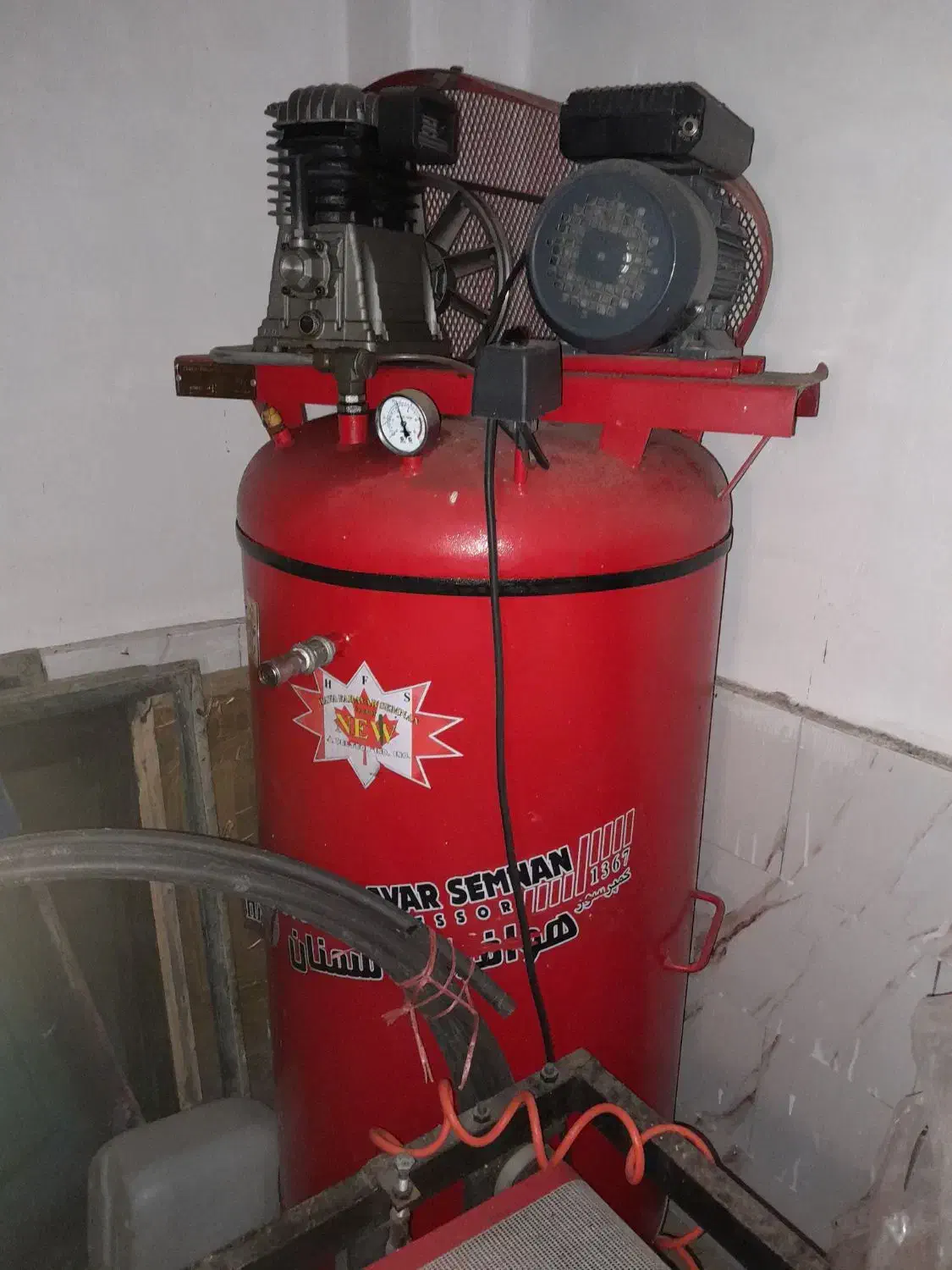 دستگاه چاپ سیلک و پمپ باد ۳۵۰ لیتری|ابزارآلات|کردکوی, |دیوار