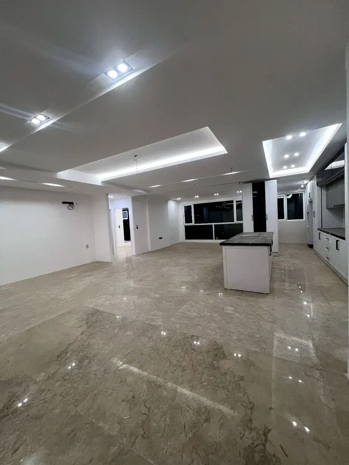 ۲۵۰ متر / ۵ خواب / درخشان ترین واحد شهر|فروش آپارتمان|قم, میرزائیه|دیوار