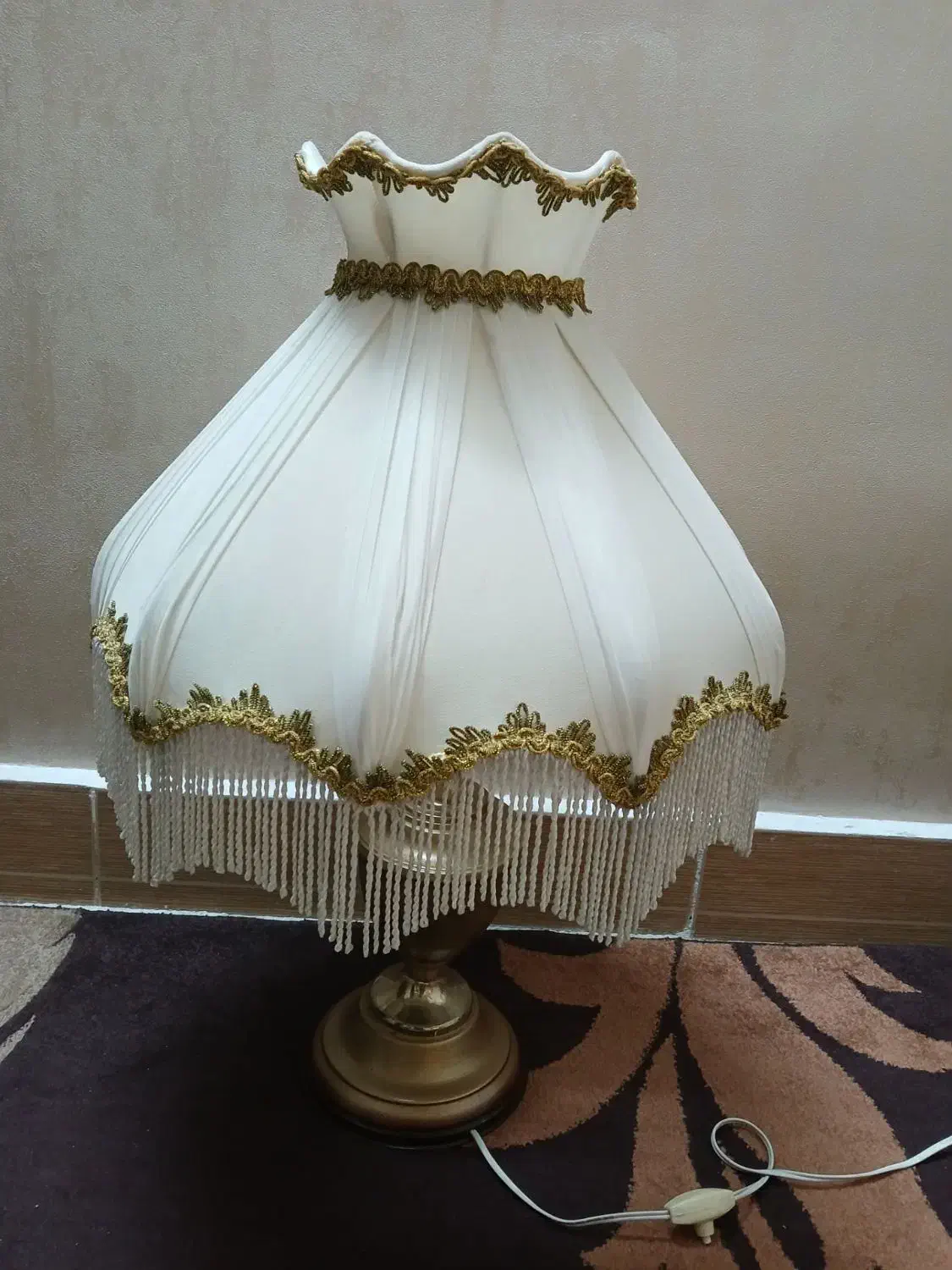 یک عدد آباژور نو|چراغ خواب و آباژور|نیشابور, شهید جعفری|دیوار