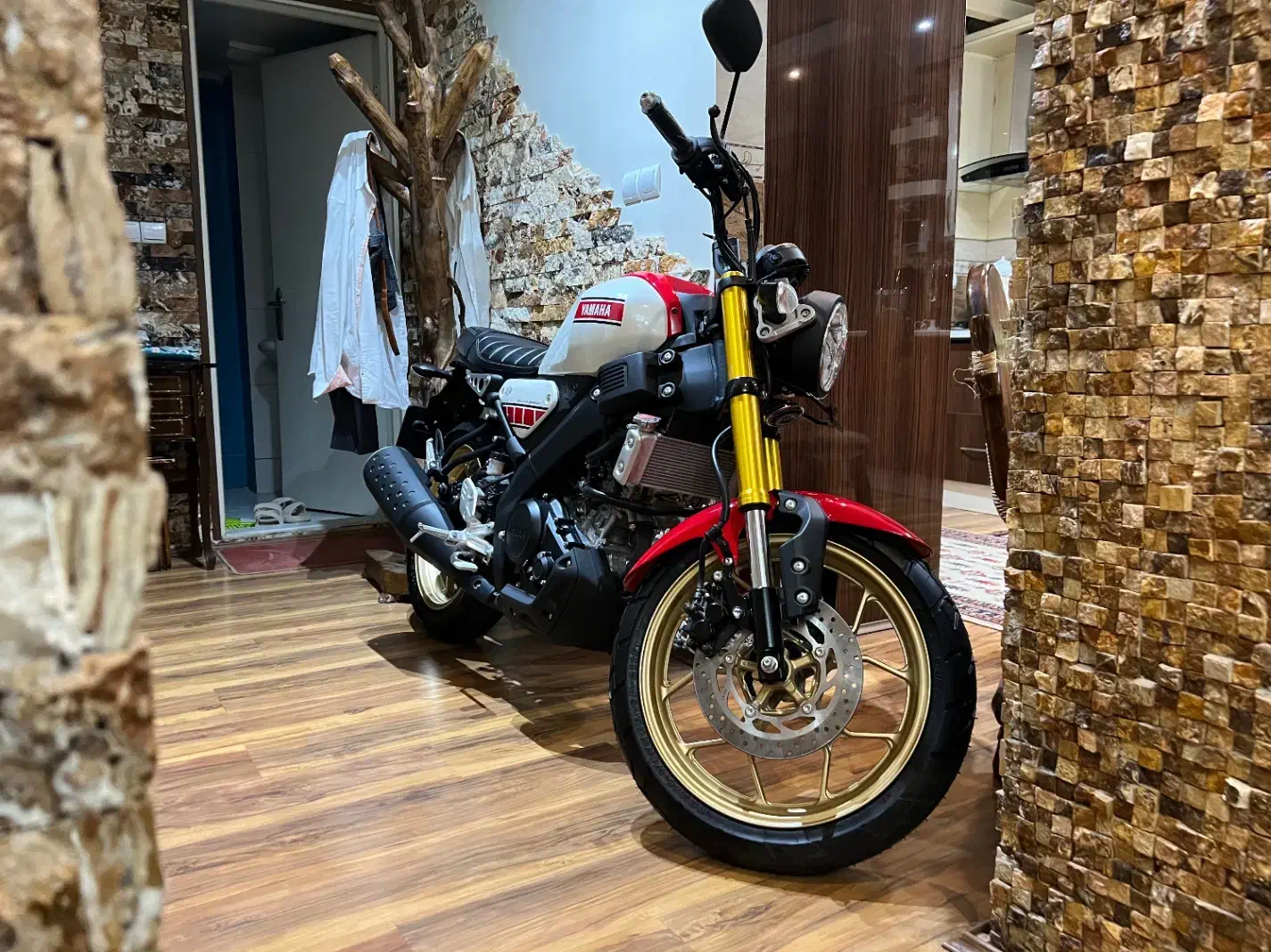 موتوریاماهاXSRصفرخشک ۴۰۲|موتورسیکلت|تهران, جنت‌آباد شمالی|دیوار