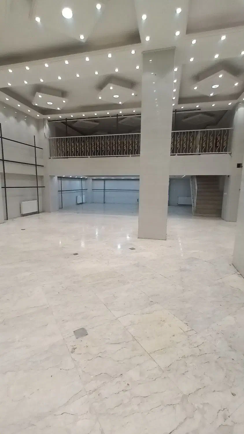 مغازه ۳۰  ۲۵۰  ۷۰  ۱۹۰ متر خیابان لاله/ ربیعی ۱۶۰۰|اجارهٔ مغازه و غرفه|تبریز, |دیوار