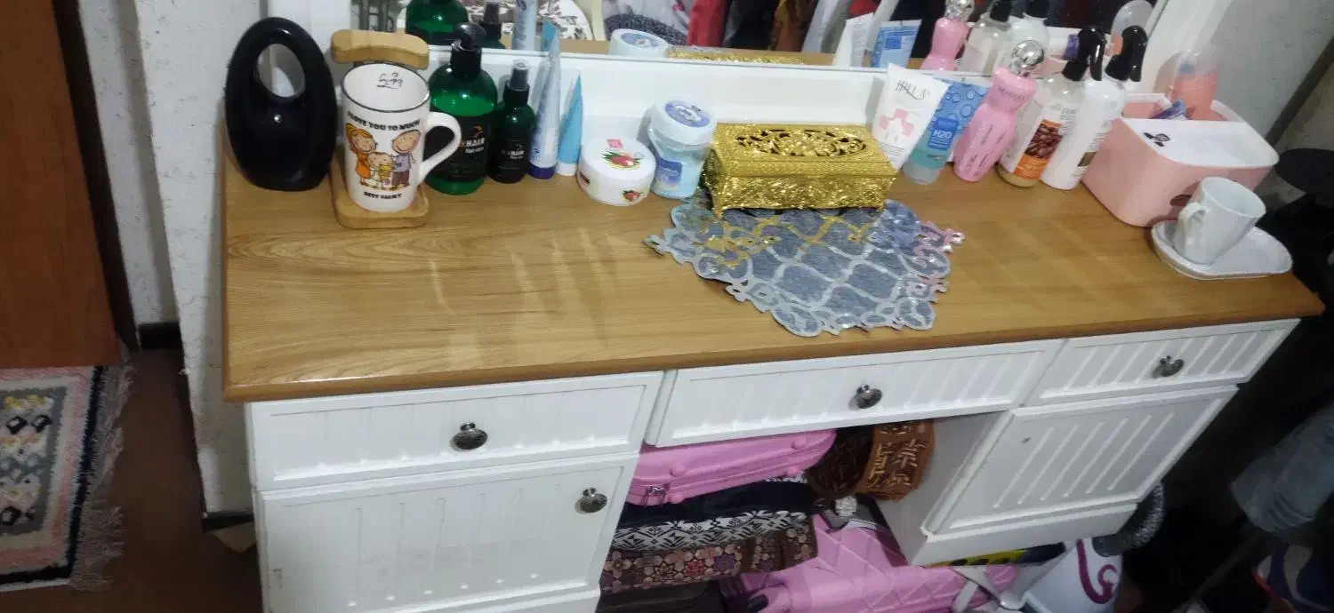 سرویس تخت خواب|تخت و سرویس خواب|صدرا-فارس, فاز ۲|دیوار