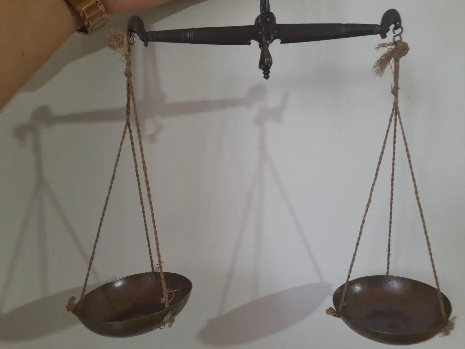 ترازو قدیمی با مهر هاشم|کلکسیون اشیاء عتیقه|کرمانشاه, |دیوار