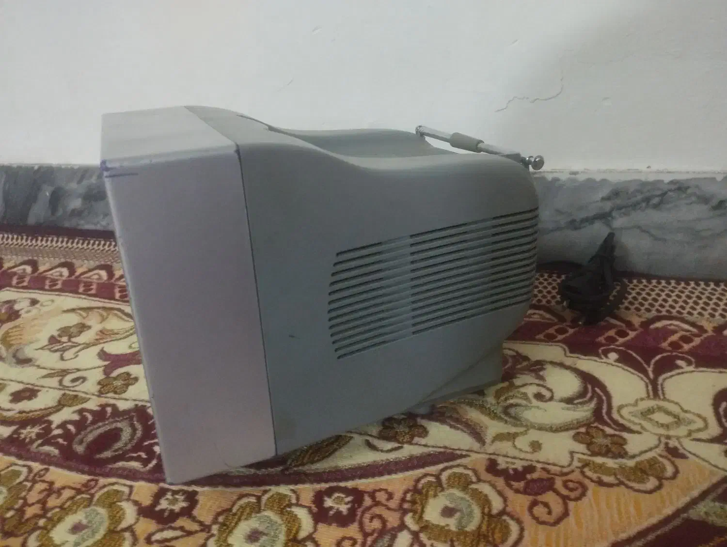 تلویزیون قدیمی|تلویزیون و پروژکتور|همدان, |دیوار