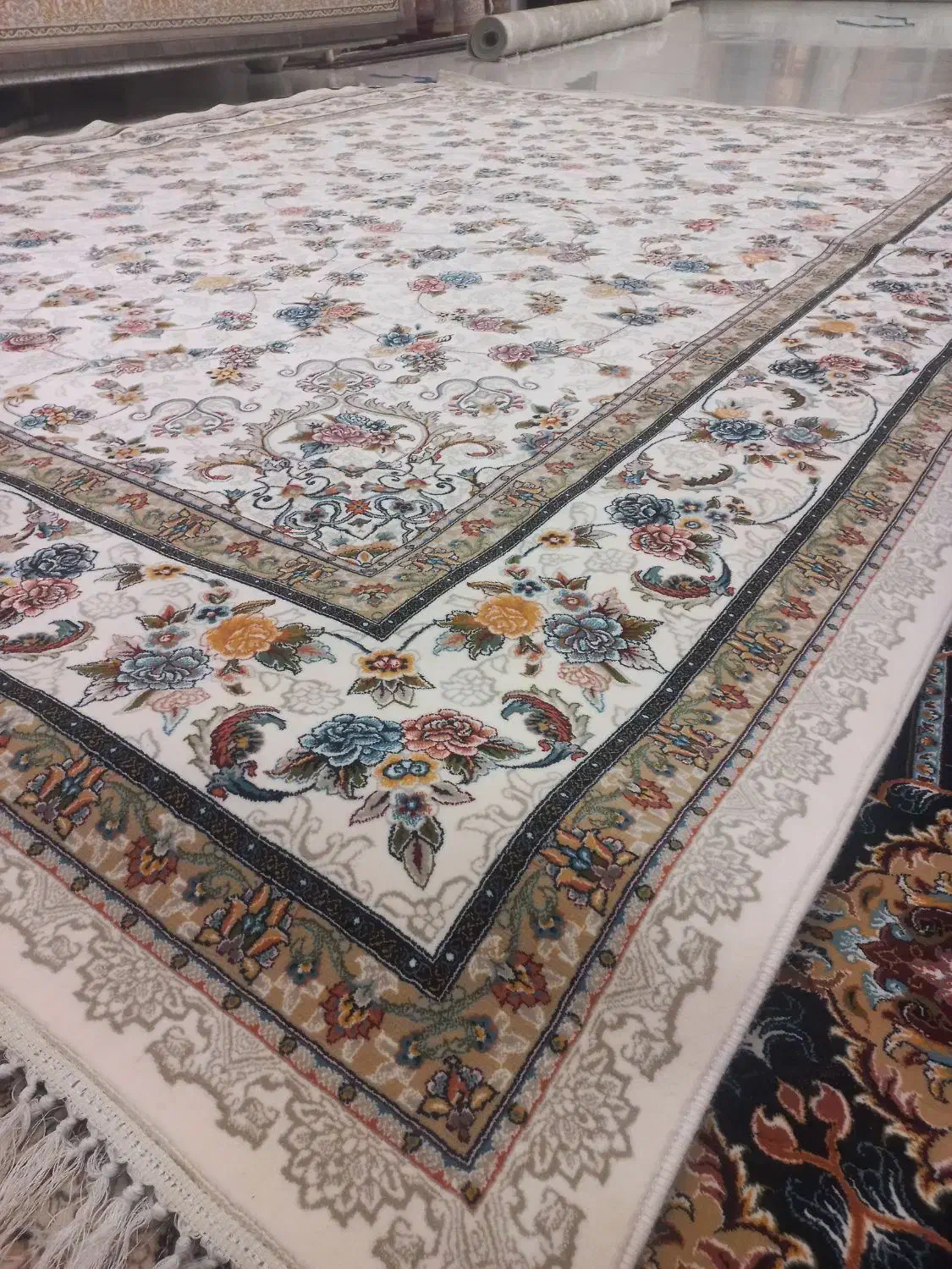 فرش در ابعاد مختلف در حد نو و کارکرده|فرش|پارسآباد, |دیوار