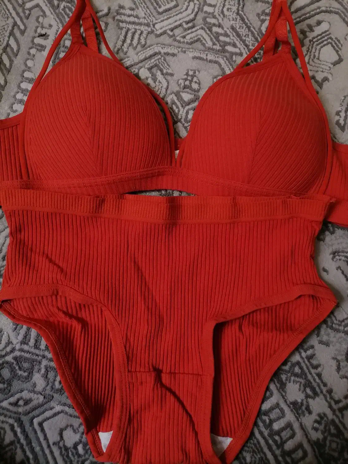 لباس زیر کبریتی|لباس|آبیک, |دیوار