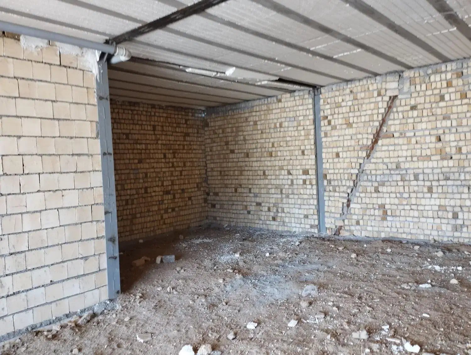 پیلوت ۱۰۰ متری|اجارهٔ مغازه و غرفه|خرم‌آباد, |دیوار