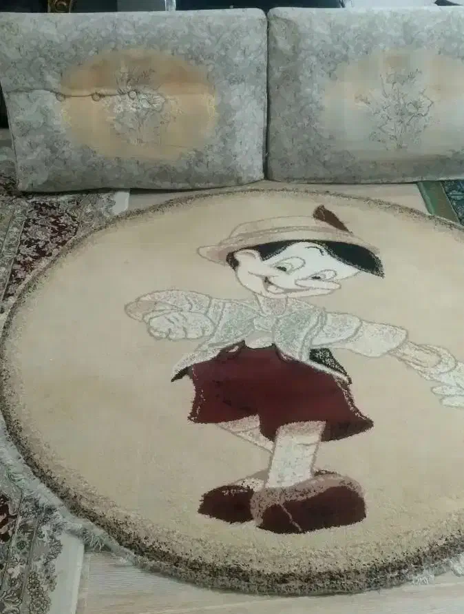 فرش گرد و  ۲ عدد پشتی|فرش|مسجد سلیمان, |دیوار