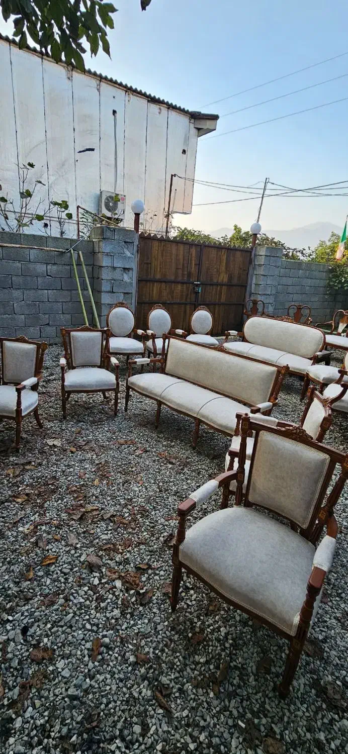 مبل نیو کلاسیک به دلیل تغییر شغل نصف قیمت|مبلمان خانگی و میز عسلی|رامسر, |دیوار