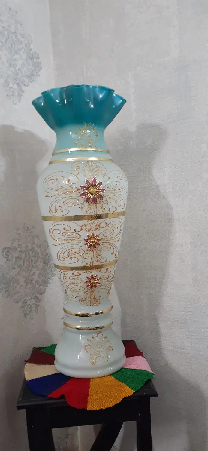 گلدون بزرگ شیشه ای|گل مصنوعی|رودسر, |دیوار