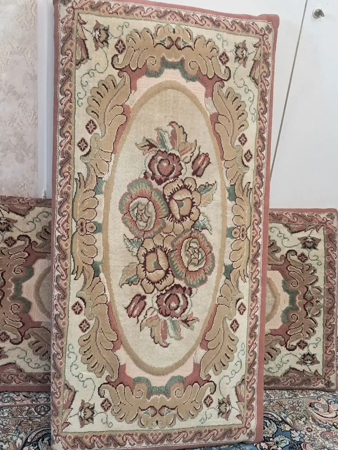 سه عدد پشتی ماشینی مطابق تصویر|پشتی|کرج, برغان|دیوار