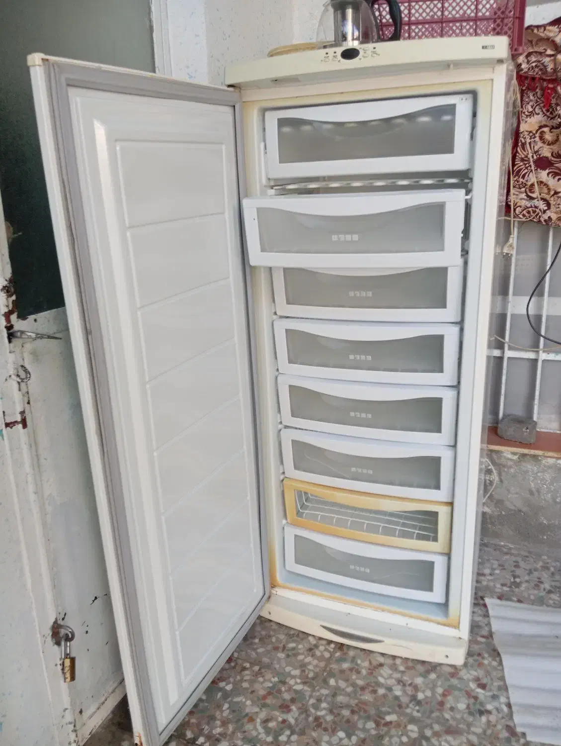 تعدادی لوازم منزل|یخچال و فریزر|مرودشت, نقش رستم|دیوار