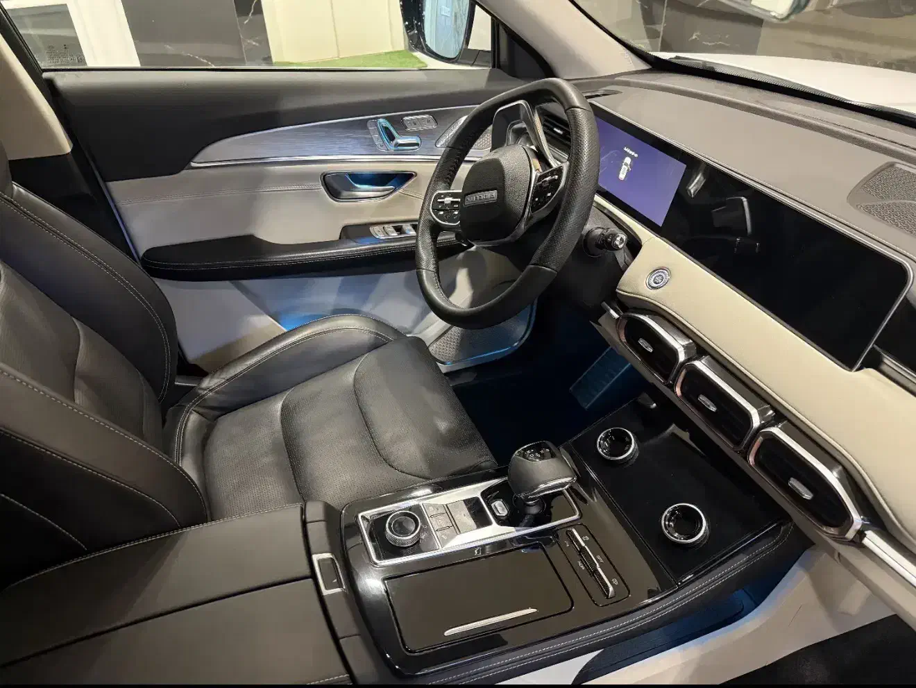 فیدلیتی پرستیژ ۷ نفره سفید داخل طوسی ۴۰۳|خودرو سواری و وانت|کرمانشاه, |دیوار