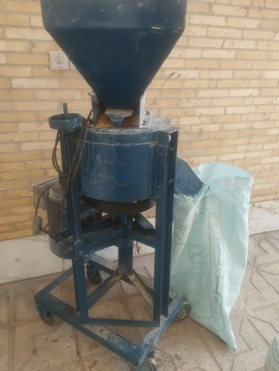 آسیاب سنگی|خردکن، آسیاب، غذاساز|یزد, |دیوار