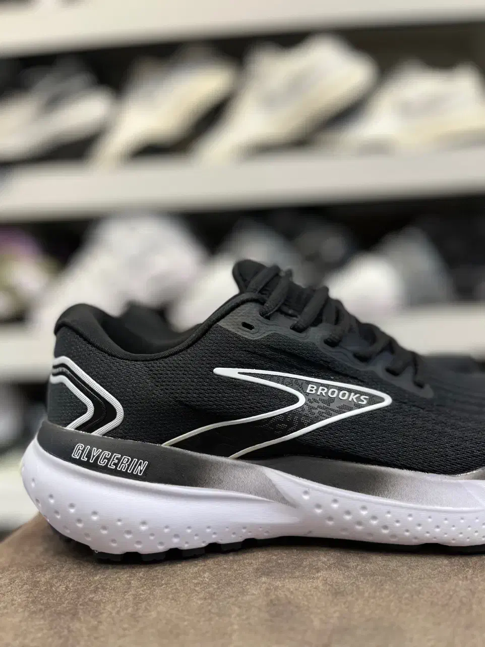 کتونی بروکس ویتنامی مدل گلیسیرین ۲۱ مشکی زیره سفید|کیف، کفش، کمربند|تهران, باشگاه نفت|دیوار