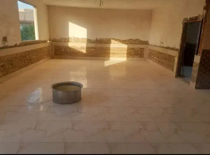 به یک نفر برای تمیز کردن خانه نوساخت|خدمات نظافت|ساوه, |دیوار