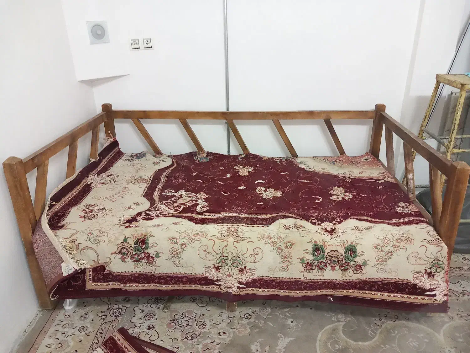 تخت سنتی|صندلی و نیمکت|تربت‌حیدریه, آغوی|دیوار