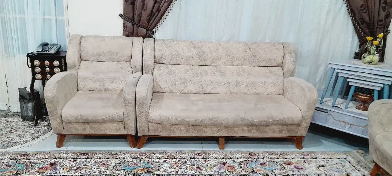 مبل ۷نفره و جلو مبلی میز عسلی و پرده و میز تلفن|مبلمان خانگی و میز عسلی|کاشمر, |دیوار