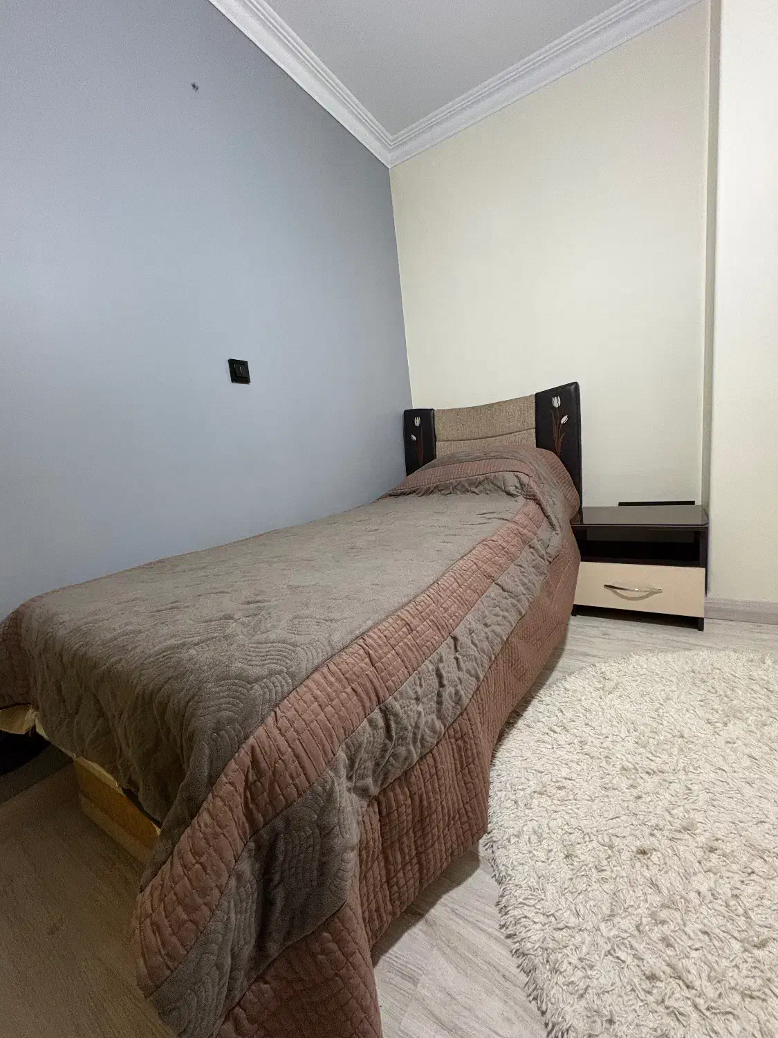 تخت خواب یکنفره همراه با پاتختی|تخت و سرویس خواب|تهران, ارم|دیوار