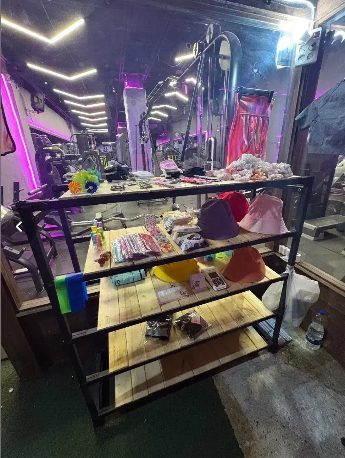 رگال فلزی وقفسه چوبی|کتابخانه، شلف، قفسههای دیواری|شیراز, عفیفآباد|دیوار