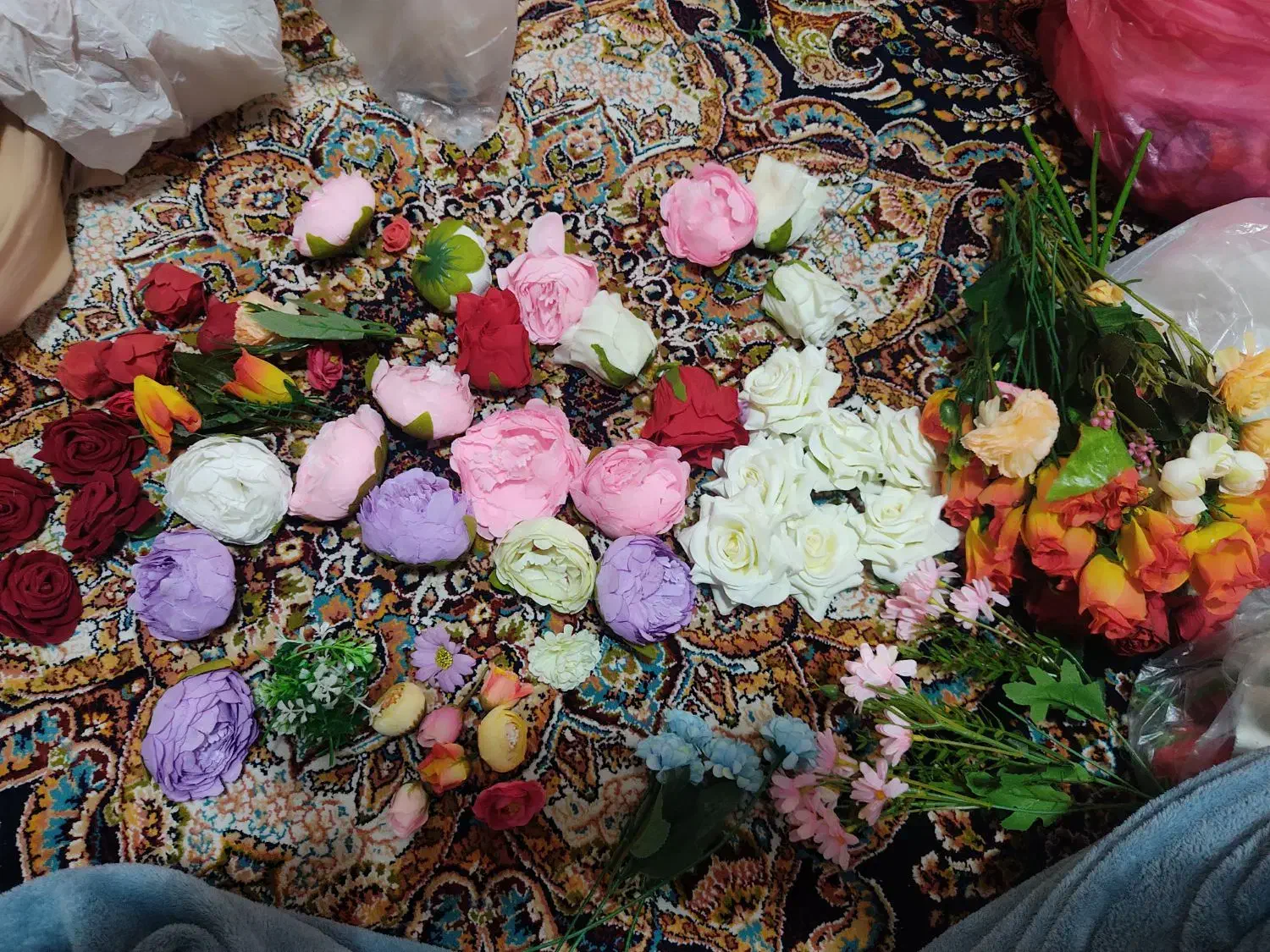 تعداد زیادی سرگل مصنوعی(پیونی رز نسترن)|گل مصنوعی|فردیس, قریشی|دیوار