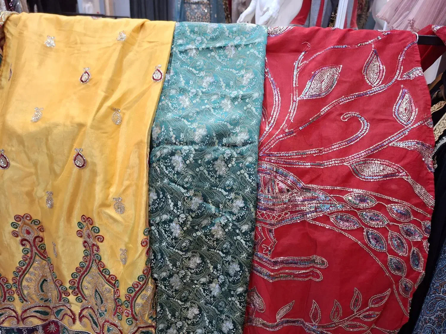 پیراهن تکی محلی|لباس|شیراز, لب آب|دیوار