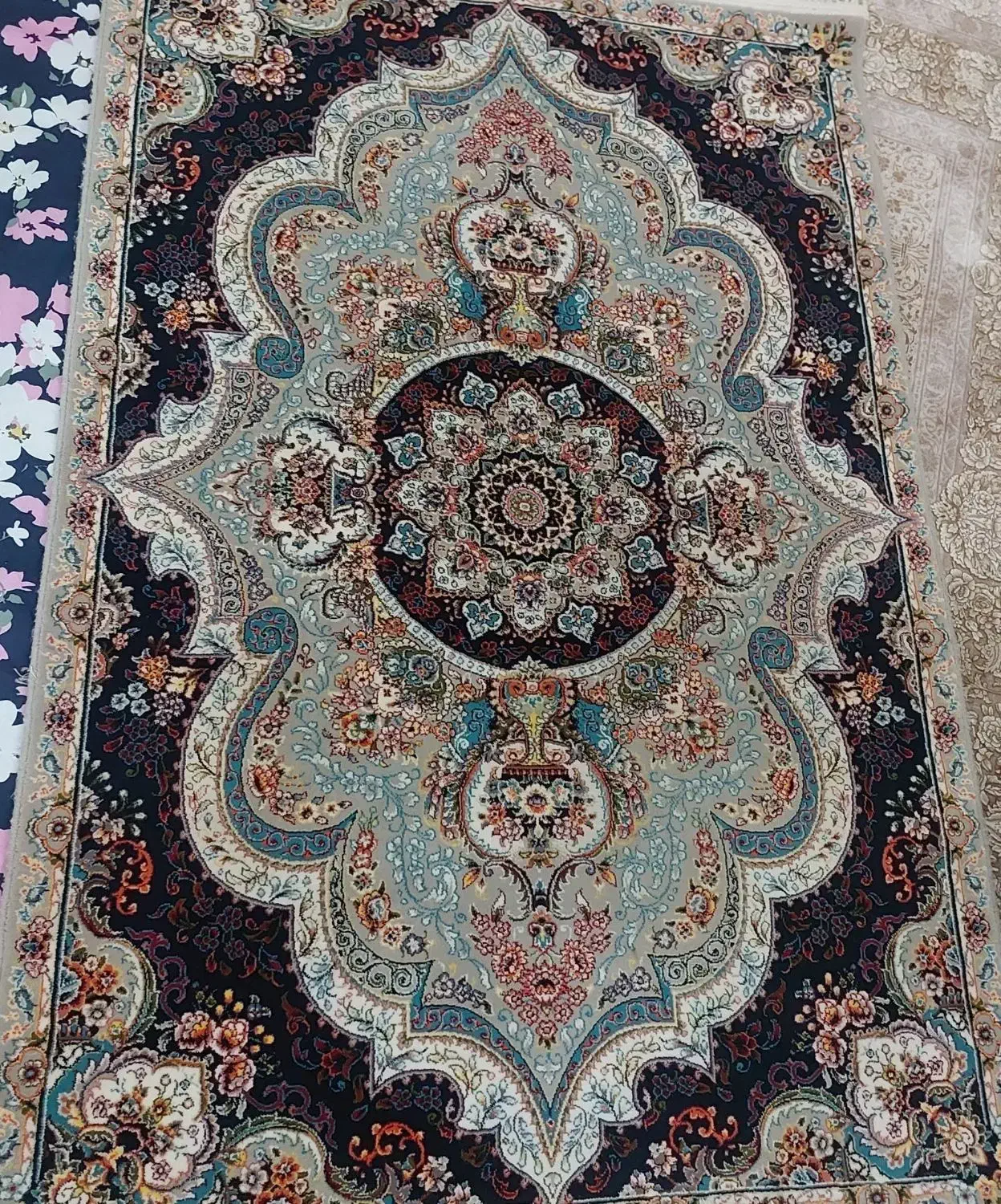 فرش کناره و حالچه|فرش|محمدیه-قزوین, |دیوار