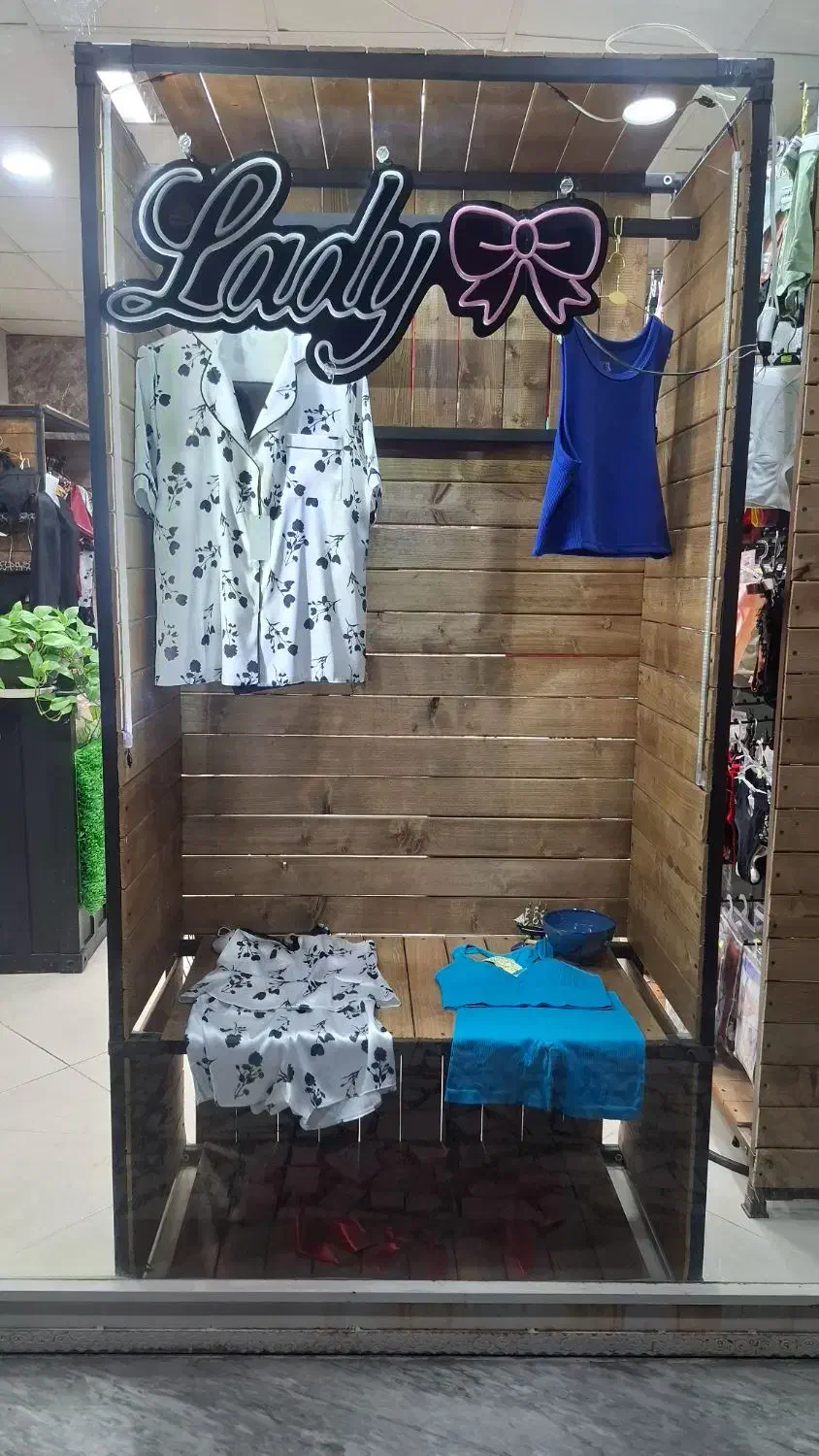 فروش دکور مغازه و ۴ تا حلقه فلزی|فروشگاه و مغازه|زرندیه, |دیوار