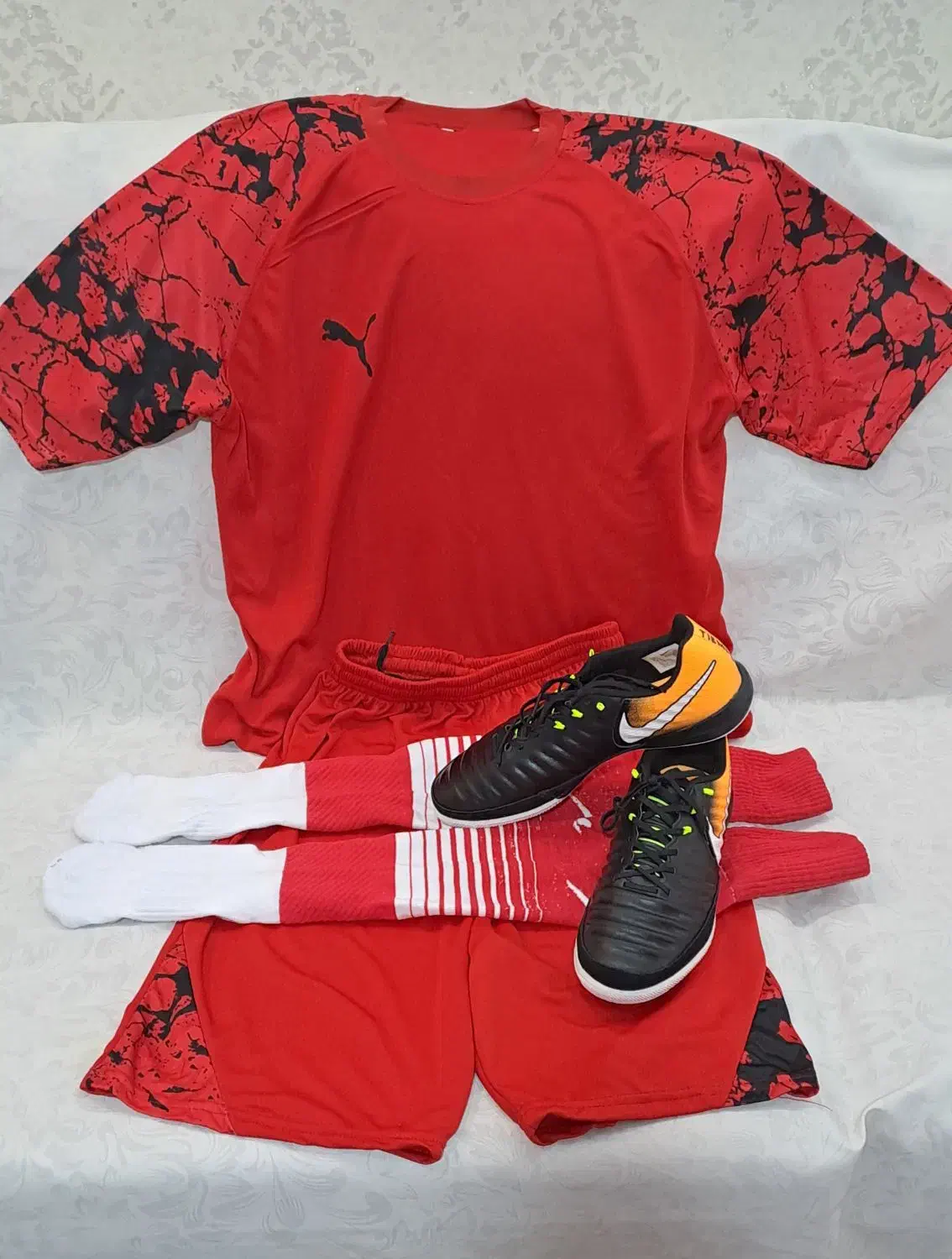 لباس و کفش ورزشی|کیف، کفش، کمربند|اهواز, کمپلو شمالی|دیوار