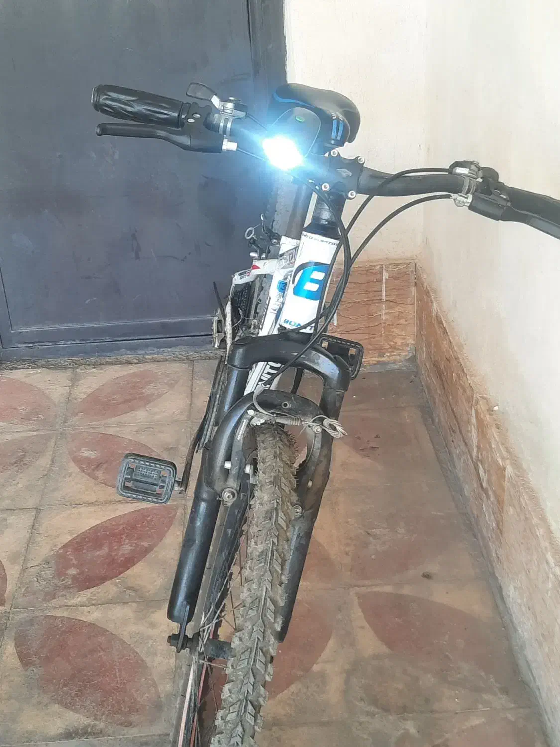 دوچرخه|دوچرخه، اسکیت، اسکوتر|صدرا-فارس, فاز ۱|دیوار