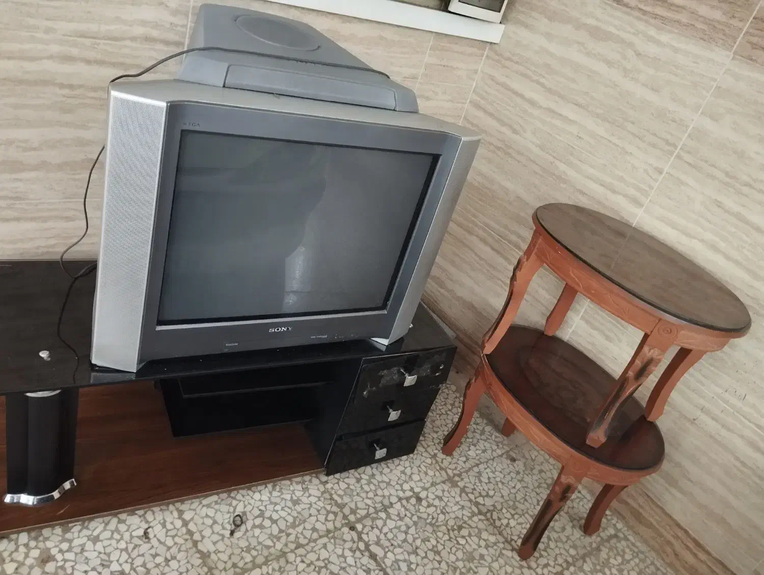 تلویزیون ۲۹ اینچ سونی به همراه میز|سایر لوازم برقی|لاهیجان, لیالستان|دیوار