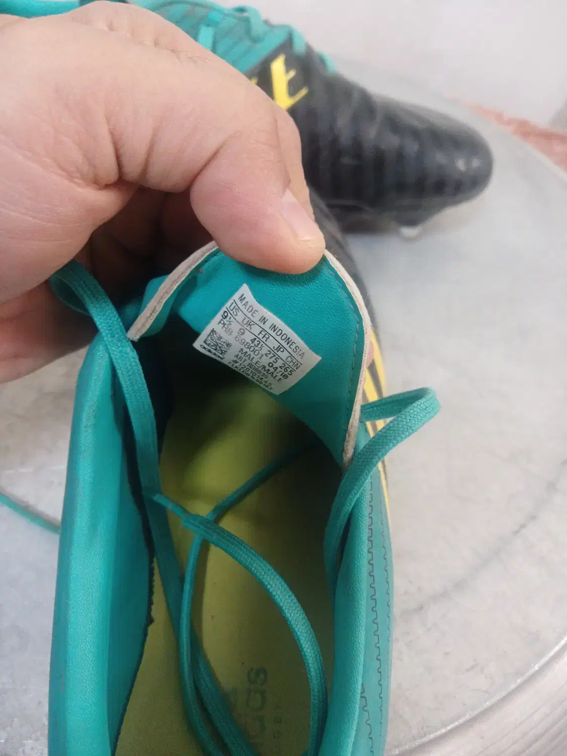 کفش فوتبال|کیف، کفش، کمربند|سراب, |دیوار