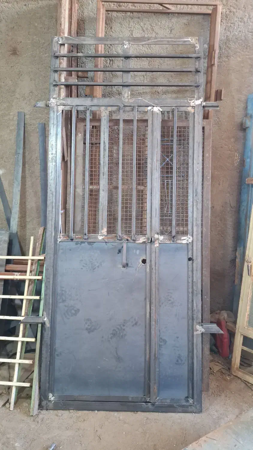 ساخت انواع درب و پنجره و نرده راه پله وحفاظ دیوار|خدمات پیشه و مهارت|سراوان, |دیوار