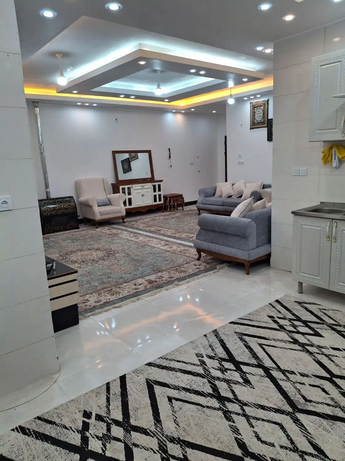 خانه مبله فول امکانات مستقل شیک دلباز|اجارهٔ کوتاهمدت آپارتمان و سوئیت|سیرجان, |دیوار