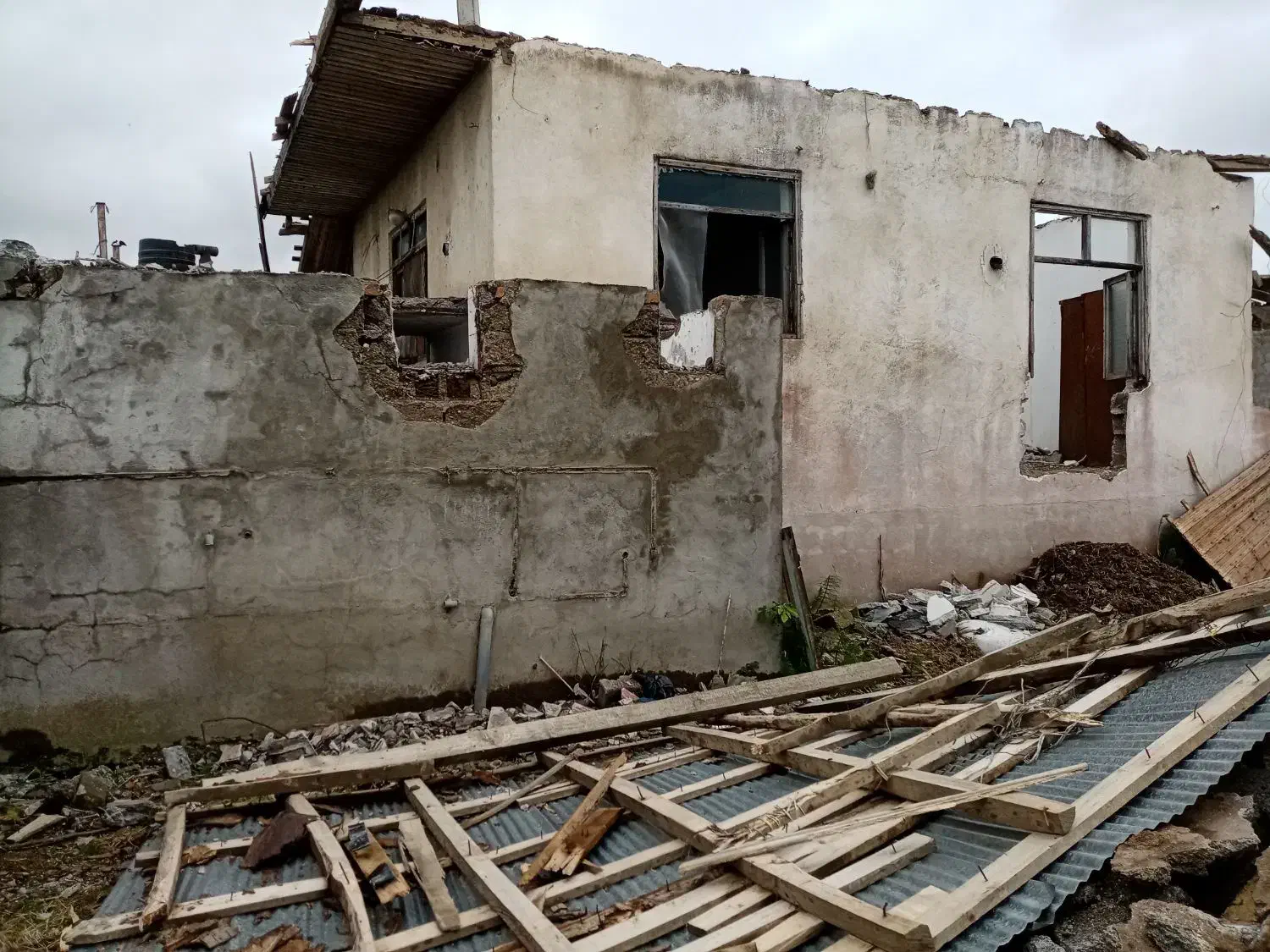 تخریب رایگان خانه های کلنگی، ساخت و بازسازی|خدمات پیشه و مهارت|رودسر, |دیوار