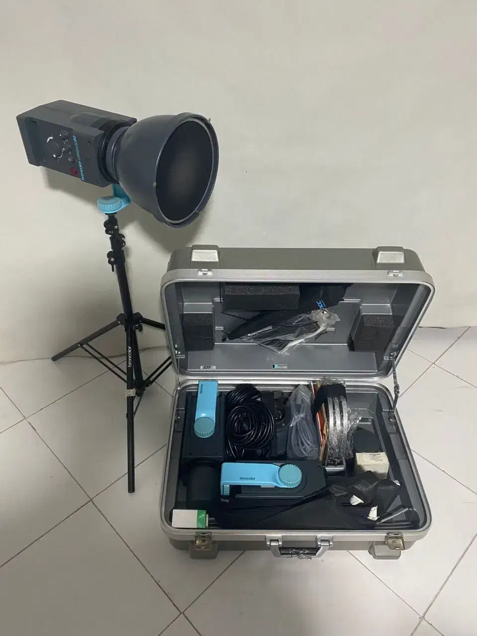 فلاش broncolor بران کالر ۶۰۰ ژول minipulse 80|دوربین عکاسی و فیلم‌برداری|تهران, ظفر|دیوار