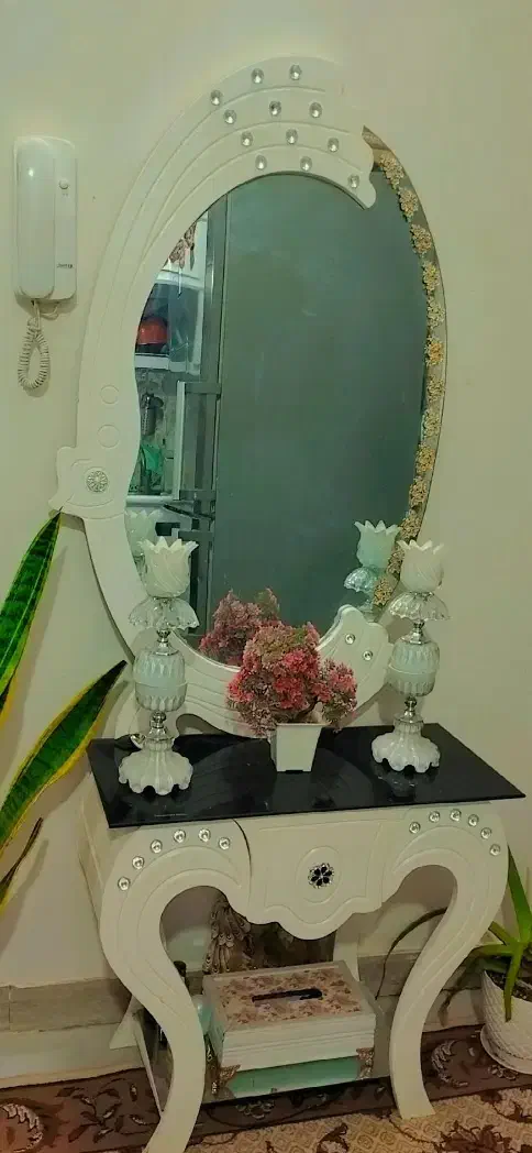 یک‌عدد بوفه و‌اینه و‌میز|بوفه، ویترین، کنسول|سبزوار, علمدار|دیوار