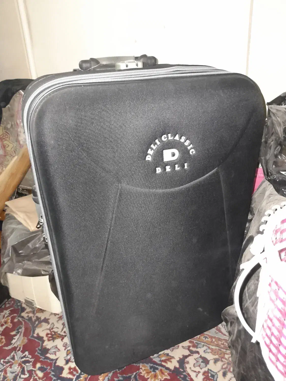 چمدان سایز بزرگ|کیف، کفش، کمربند|اصفهان, برازنده|دیوار