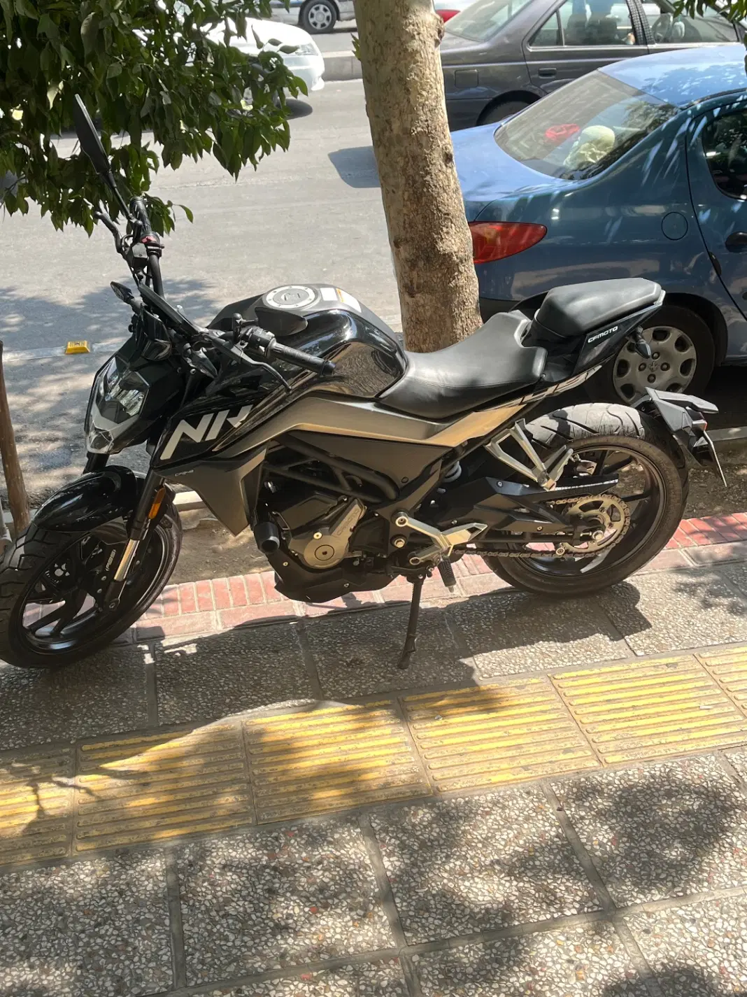 Cf250|موتورسیکلت|شیراز, کوشک میدان|دیوار