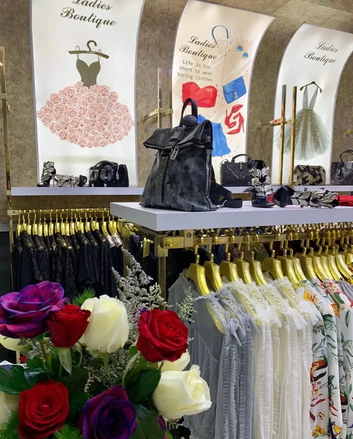 استخدام فروشنده خانم برای بوتیک لباس زنانه|استخدام خدمات فروشگاه و رستوران|تبریز, |دیوار