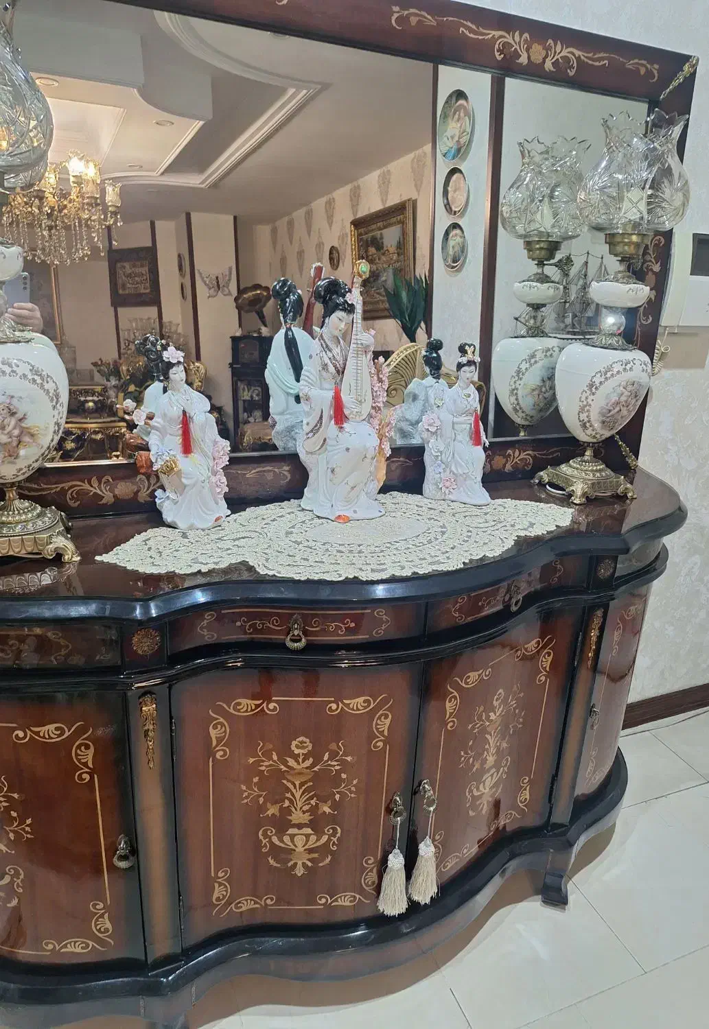 کنسول معرق سالم بدون شکستگی وخط وخش همراه باشیشه|بوفه، ویترین، کنسول|ملارد, |دیوار