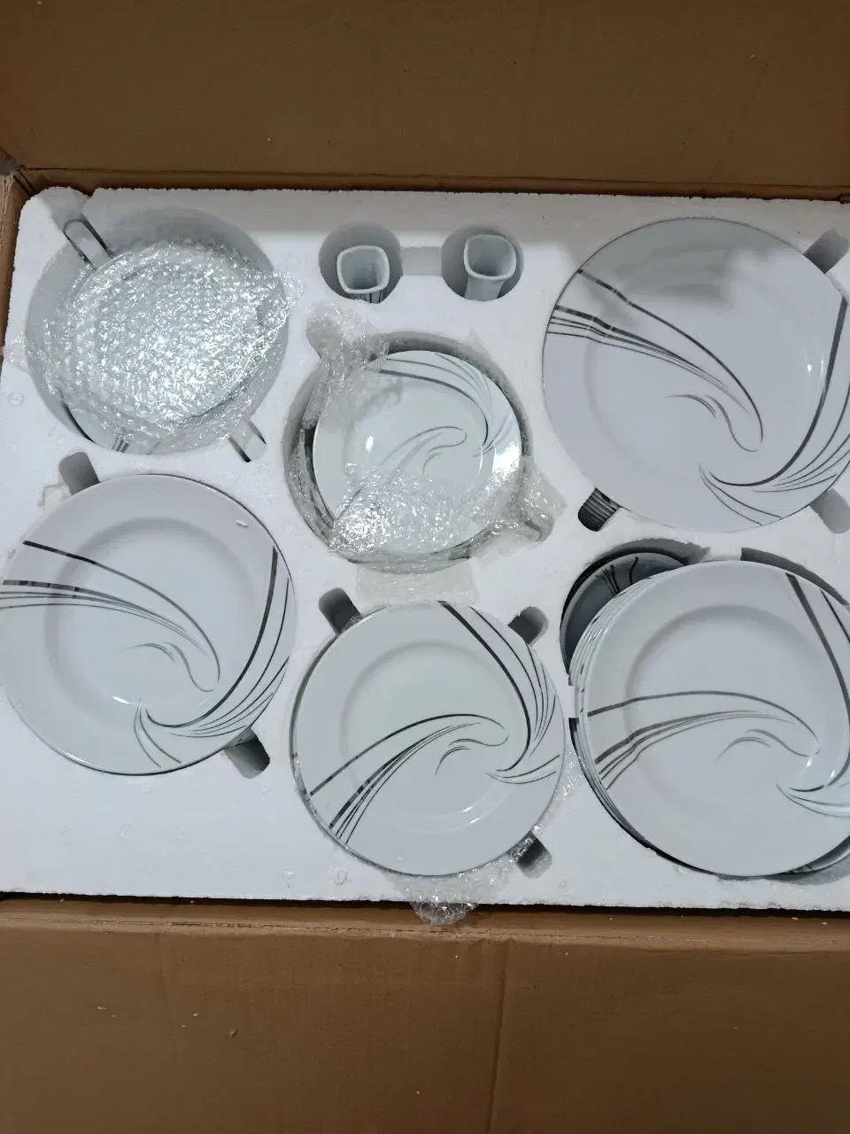 سرویس چینی ۱۳۶ پارچه آکبند|ظروف سرو و پذیرایی|زرندیه, |دیوار