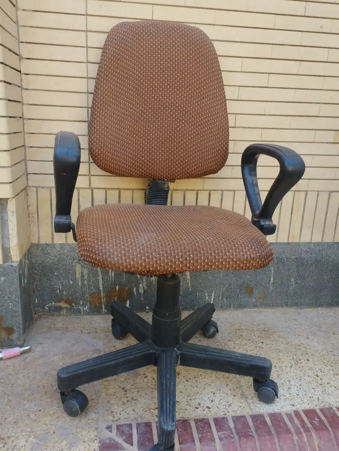 صندلی چرخدار|صندلی و نیمکت|طبس, |دیوار