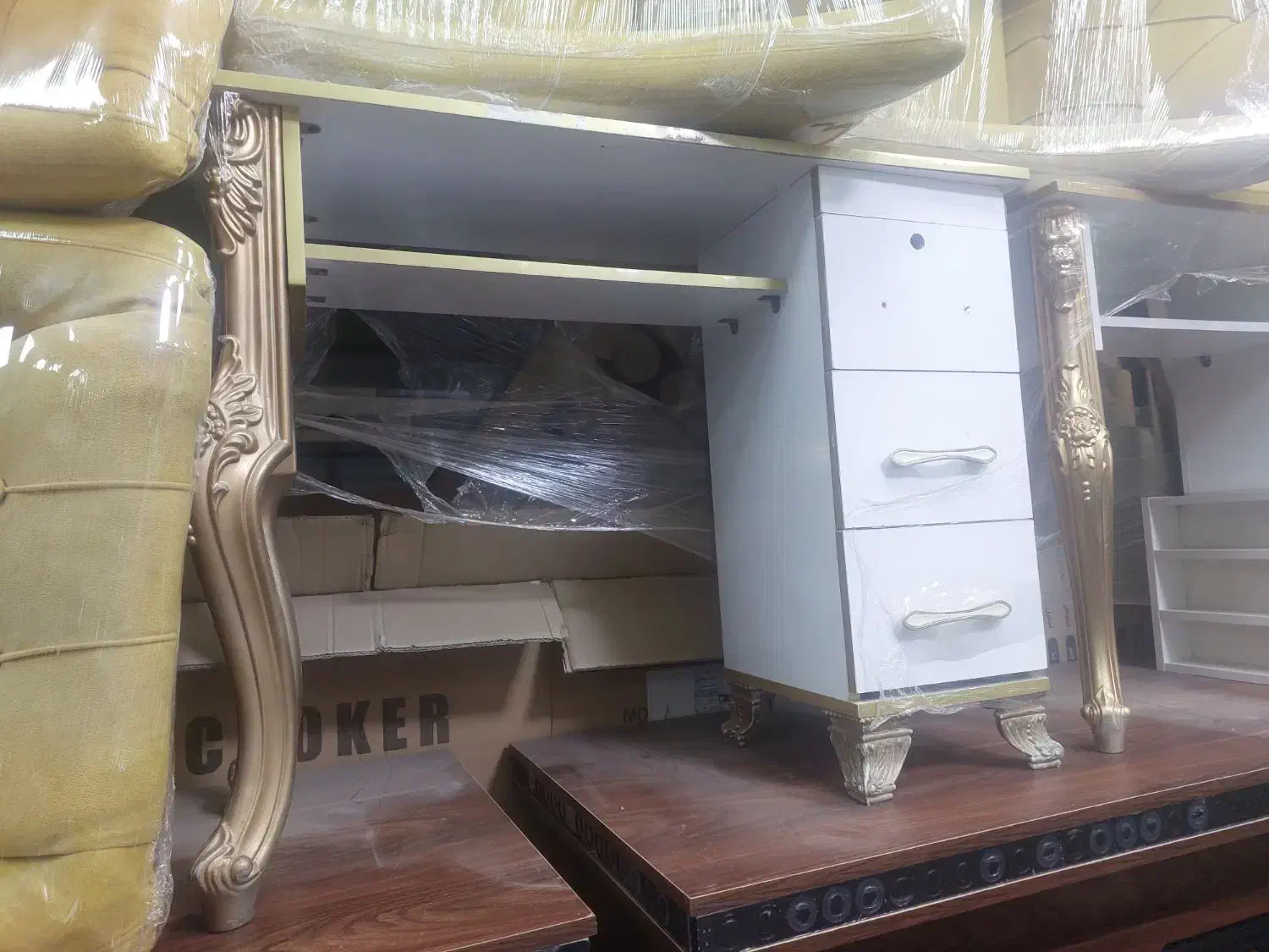 میز ناخن دست دوم و نو|آرایشگاه و سالن‌های زیبایی|مشکین‌دشت, |دیوار