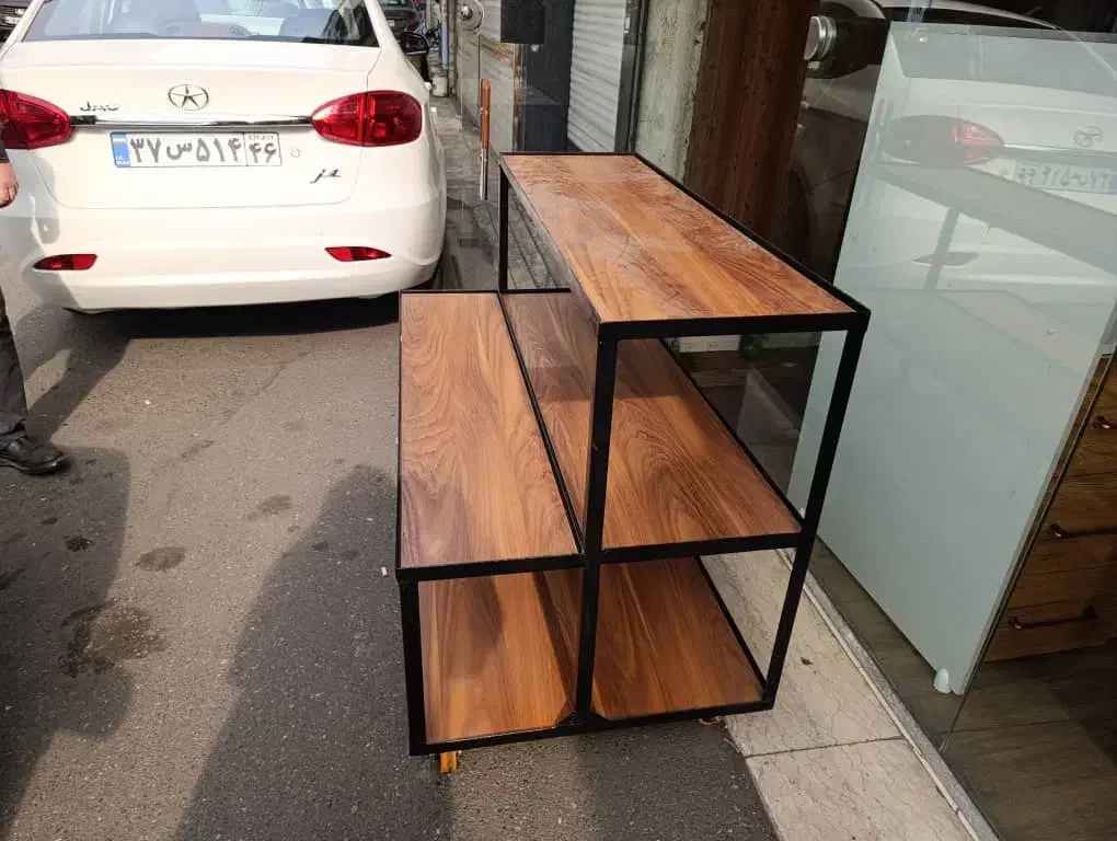 میز آهنی با چوب mdf کف، چرخ دار ترمزدار|فروشگاه و مغازه|رشت, پیرسرا|دیوار