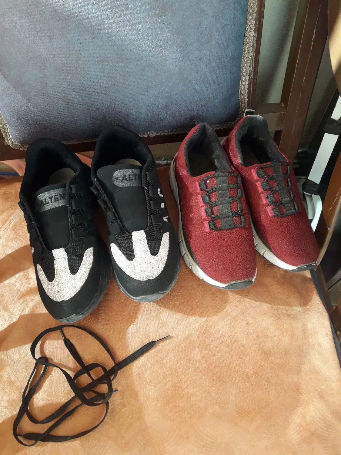 کتانی  سایز ۳۸ درحدنو|کیف، کفش، کمربند|میانه, |دیوار