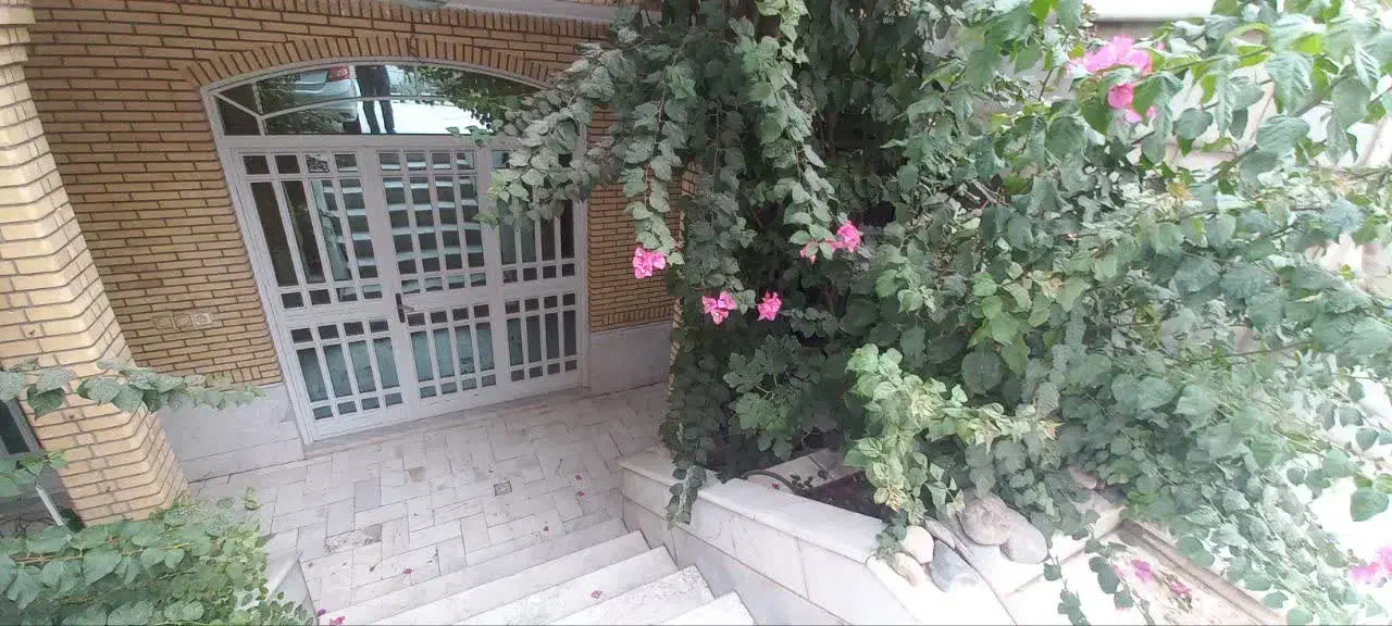 رهن منزل ویلایی گلخانه ای طبقه پایین|اجارهٔ خانه و ویلا|قم, زنبیل آباد|دیوار