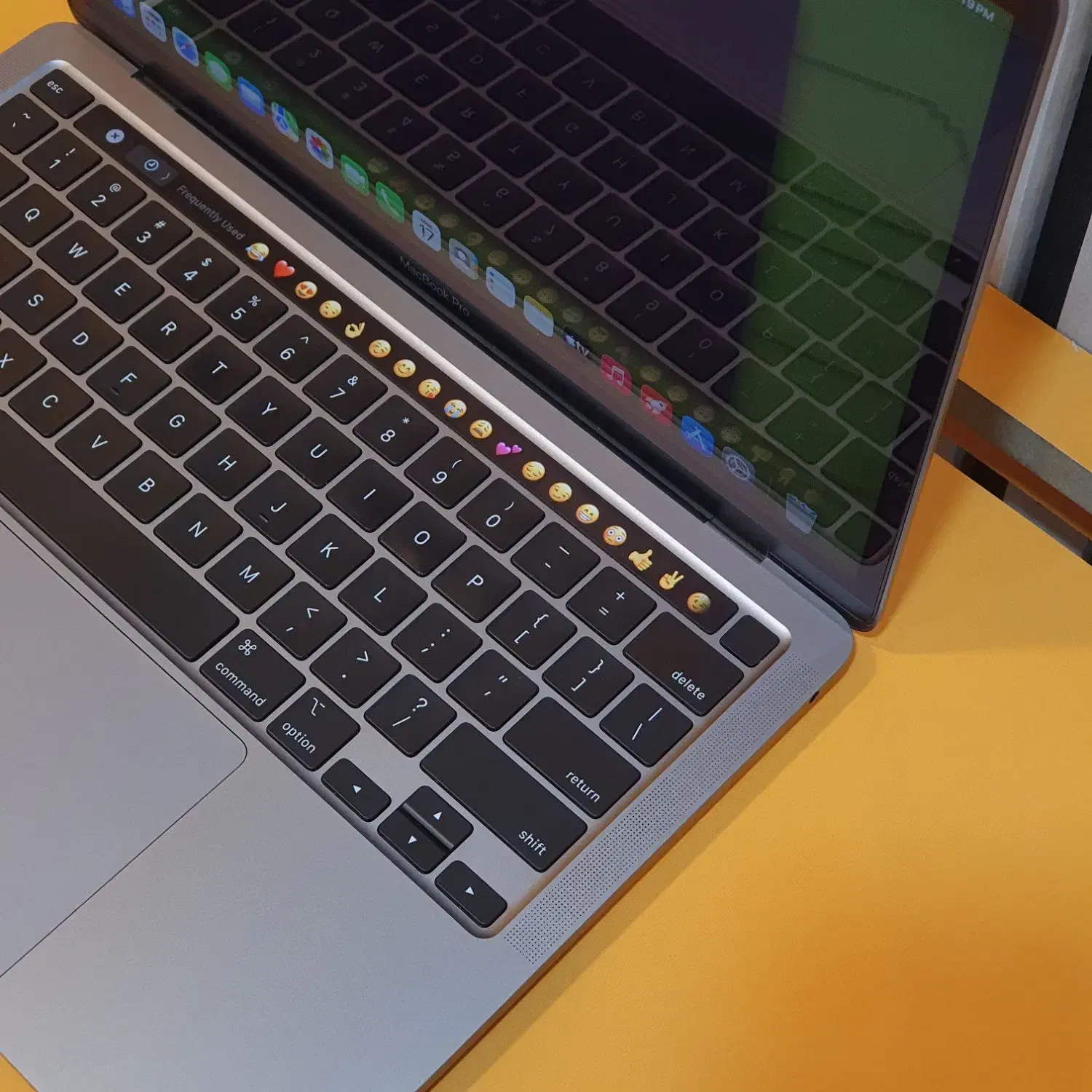 MacBook Pro 2020 M1 8/256|رایانه همراه|تهران, فلسطین (میدان انقلاب)|دیوار