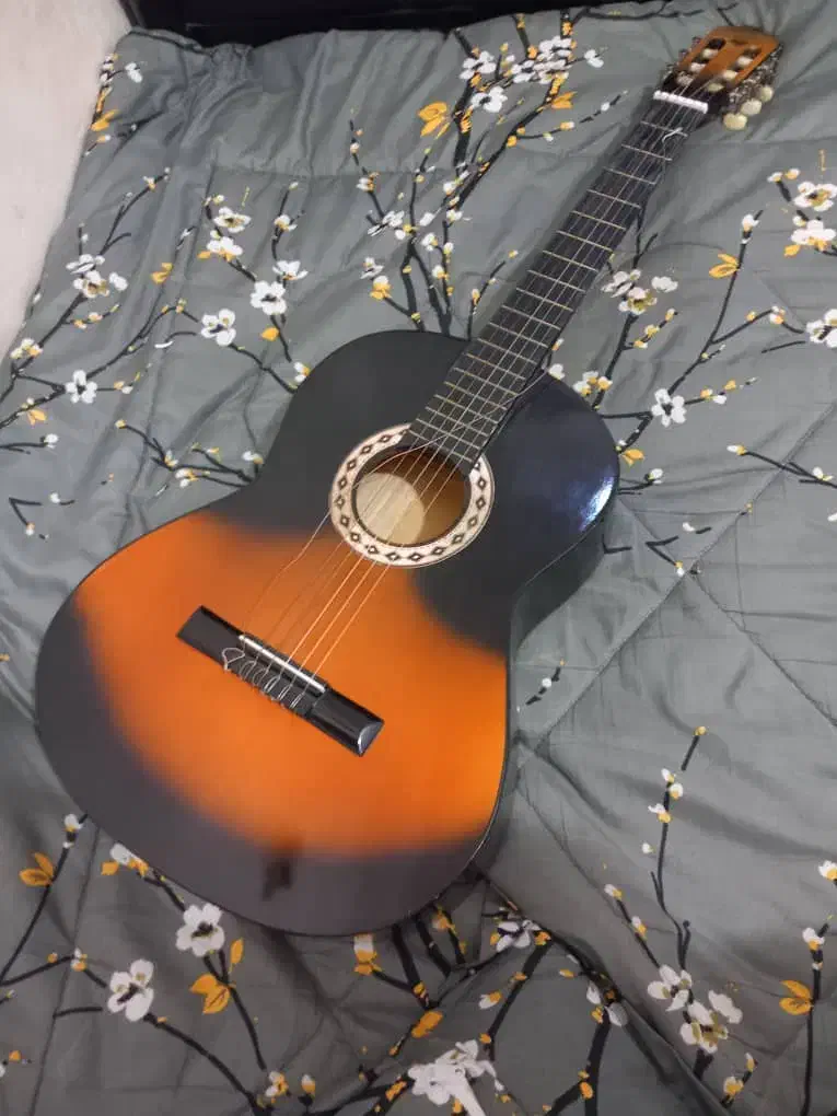 گیتار دیاموند درحد نو|گیتار، بیس، امپلیفایر|بروجرد, |دیوار